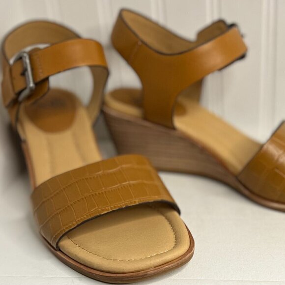 Sofft Garin Wedge Sandals in Tan Crocodile in Luggage Color Size 9M - Picture 3 of 7